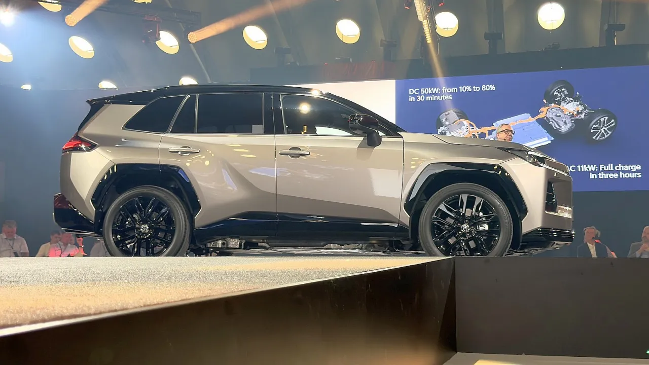 Nowa Toyota RAV4 - Ceny, dane i wersje. Która ma najwięcej sensu?