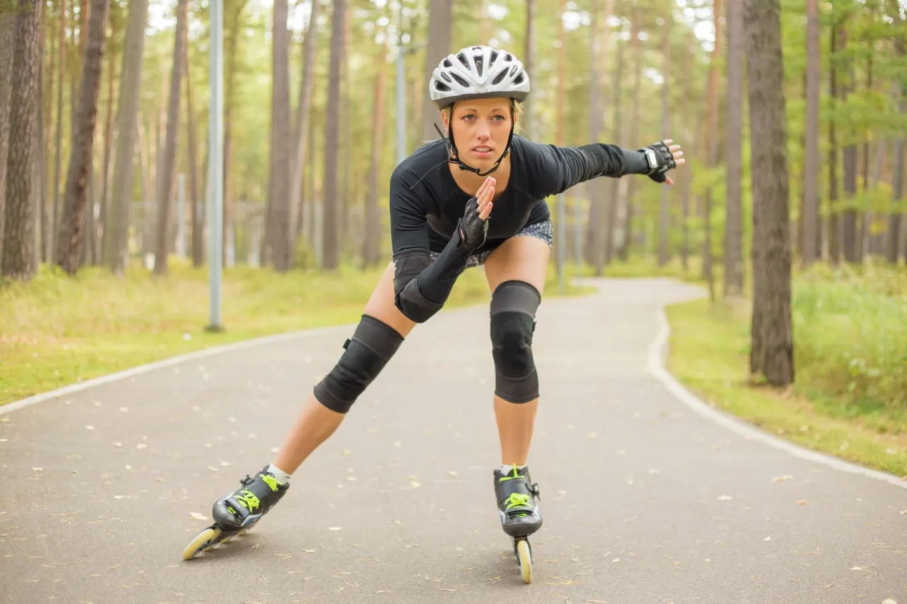 Ile kalorii spalisz podczas jazdy na rolkach na 10 km?
